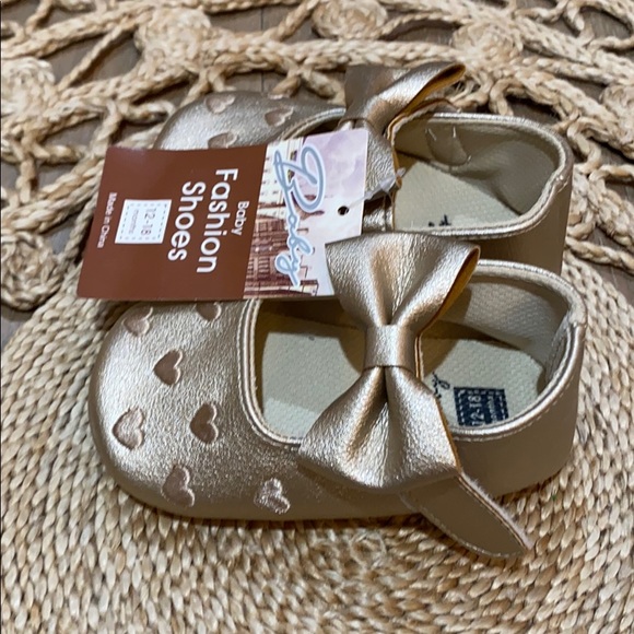 Gold shoes with hearth and bow - Picture 3 of 8